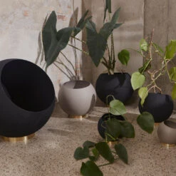 AYTM Globe Flowerpot (Order Quantity: 4) -Danish Design Store 0000 AYTM 08 069 d9476935 510a 4a4d 8a8d e35d7b5e4a68