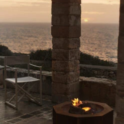 Ferm LIVING Voya Folding Chair 15 Ferm LIVING Voya Folding Chair -Danish Design Store 0016 FermLiving SS25 OtteFirePit Rust 1104271068 VoyaFoldingChair Cashmere 1104271174