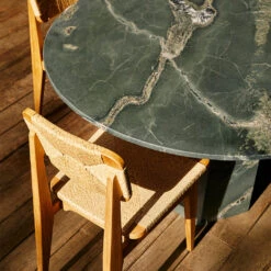 Gubi Epic Outdoor Dining Table - Round 10 Gubi Epic Outdoor Dining Table - Round -Danish Design Store 0070 GUBI Spring2025 Campaign 042