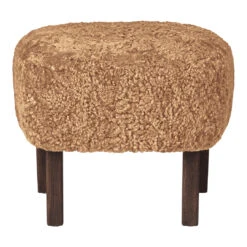 Ingeborg Ottoman - Sheepskin 17 Ingeborg Ottoman - Sheepskin -Danish Design Store 1500407 040G02ZZ Ingeborg Sheep Honey 1 D dc50a145 8050 4856 bcac b1f2e432c891