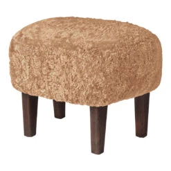 Ingeborg Ottoman - Sheepskin 23 Ingeborg Ottoman - Sheepskin -Danish Design Store 1500407 040G02ZZ Ingeborg Sheep Honey 2 D a53f3137 43df 433d 9d29 fea65e46a66e