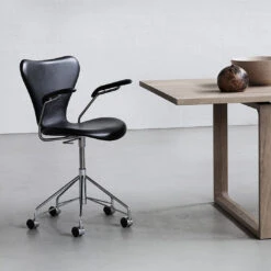 Fritz Hansen Series 7 Swivel Armchair 3217- Fully Upholstered -Danish Design Store 1889 Series7 fef159d5 d2e1 49c5 9c26 e78d3b00331d