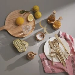 Kay Bojesen Menageri Salt Cellar & Spoon -Danish Design Store 2018 11 16 KAJ BOJESEN 03 002 CMYK 3861c1a4 7a16 4d52 b06a d339ab6bdc29