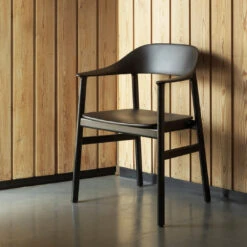 Normann Copenhagen Herit Armchair 35 Normann Copenhagen Herit Armchair -Danish Design Store 2020 Herit Armchair Black Oak Black 02