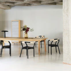 Normann Copenhagen Knot Chair -Danish Design Store 2021 Knot Chair Black Nature Slice Table 01