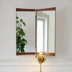 Gubi Vanity Mirror 14 Gubi Vanity Mirror -Danish Design Store 30c67324 ce53 4697 9c57 6378ba34d89e 640