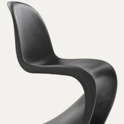 Vitra Panton Chair 37 Vitra Panton Chair -Danish Design Store 3366297 Panton Chair Detail horizontal Original Campaign v fullbleed 1440x 77d2e540 4a4a 4338 9737 a33735effa76