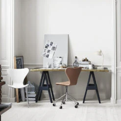 Fritz Hansen Series 7 Swivel Chair 3117 - Fully Upholstered 17 Fritz Hansen Series 7 Swivel Chair 3117 - Fully Upholstered -Danish Design Store 3737 Series 7