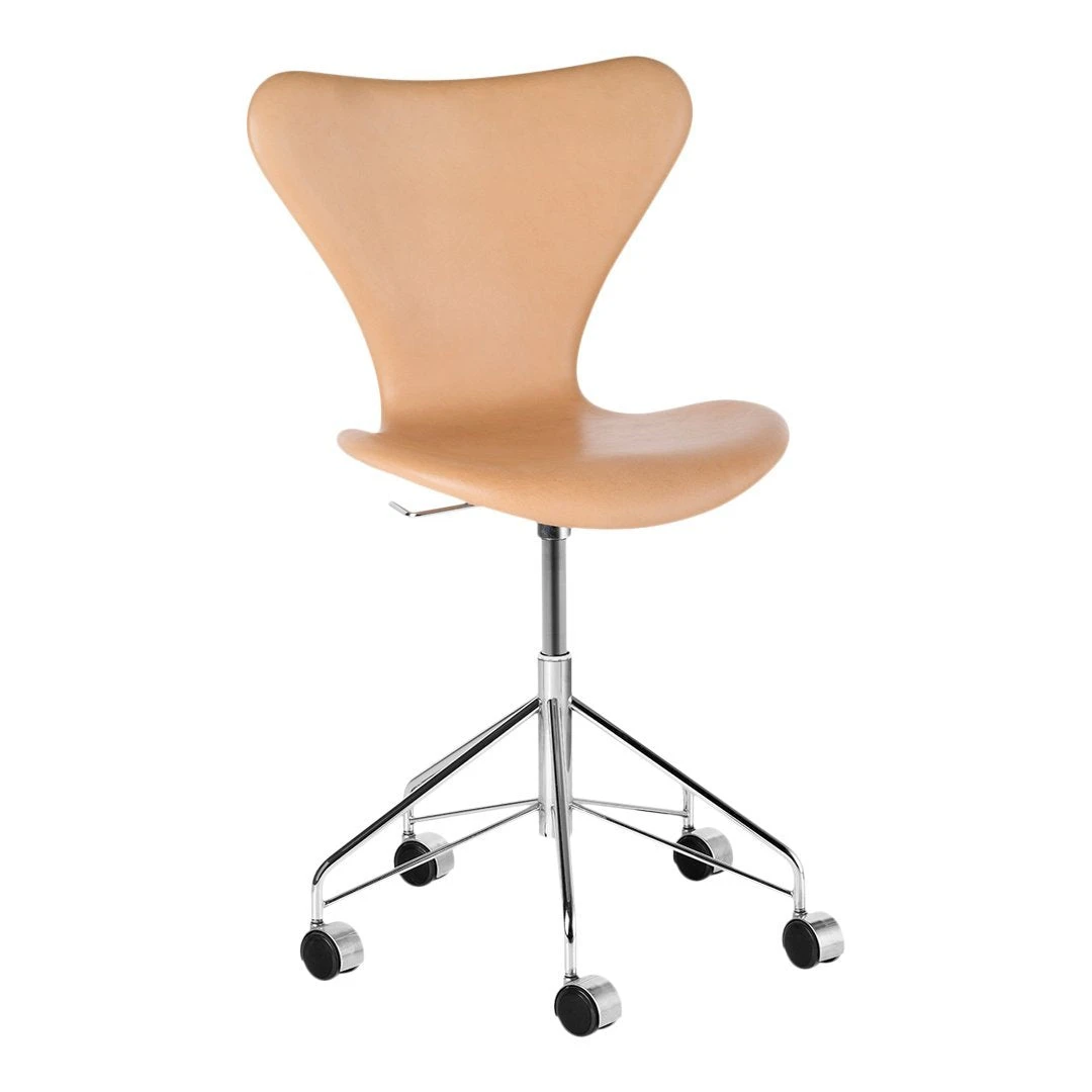 Fritz Hansen Series 7 Swivel Chair 3117 - Fully Upholstered 5 Fritz Hansen Series 7 Swivel Chair 3117 - Fully Upholstered - Image 3