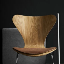 Fritz Hansen Series 7 Chair 3107 - Clear Lacquered -Danish Design Store 8391 Objects Seat cushion Intense