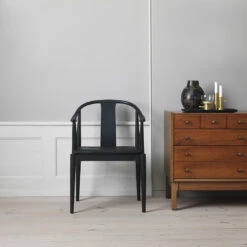 Fritz Hansen Wegner China Chair -Danish Design Store 9589 China Chair Black coloured ash