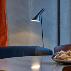 Louis Poulsen AJ Floor Lamp 36 Louis Poulsen AJ Floor Lamp -Danish Design Store AJ Floor Cafe Cheftali DSC8421 04541