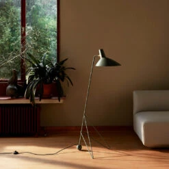 Tripod HM8 Floor Lamp 27 Tripod HM8 Floor Lamp -Danish Design Store ATD Retail 2021 Tripod HM8 Develius EV1C