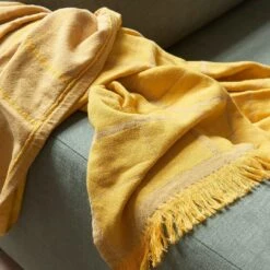 Untitled Throw AP10 -Danish Design Store ATD Retail 2021 Untitled AP10 Develius EV1