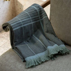 Untitled Throw AP10 -Danish Design Store ATD Retail 2021 Untitled AP10 Fly SC2