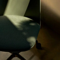 Rely HW22 Chair - 4-Star Swivel Base W/ Casters -Danish Design Store ATD Retail 2023 Rely HW22 2828a659 6607 4981 9288 d6b1a9bfd1d3