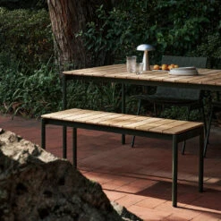 Ville AV25/AV26 Outdoor Dining Table 31 Ville AV25/AV26 Outdoor Dining Table -Danish Design Store ATD Retail 2024 Ville AV27 Ville AV26 Ville AV34 Como SC53 Collect Glass SC78 detail