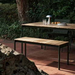 Ville AV27/AV28 Outdoor Bench 34 Ville AV27/AV28 Outdoor Bench -Danish Design Store ATD Retail 2024 VilleAV27 VilleAV26 VilleAV34 ComoSC53 CollectGlassSC78 detail