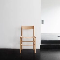 Linea Akademia Dining Chair 27 Linea Akademia Dining Chair -Danish Design Store Akademia oak in space1