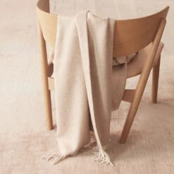 Sibast Alpaca Throw 22 Sibast Alpaca Throw -Danish Design Store Alpaca Plaid Beige Herringbone with Sibast No 7 lounge chair 1000x1000 1