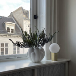101 COPENHAGEN Bloom Vase 29 101 COPENHAGEN Bloom Vase -Danish Design Store Bloom Vase mini Bone White Mood 4