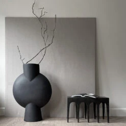 101 COPENHAGEN Bow Bench -Danish Design Store Bow Bench Sphere Vase giant