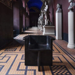 101 COPENHAGEN Brutus Dining Armchair 27 101 COPENHAGEN Brutus Dining Armchair -Danish Design Store Brutus Dining Chair Front Thorvaldsens Museum