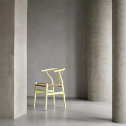 CH24 Wishbone Chair - Ilse Crawford Soft Colors 41 CH24 Wishbone Chair - Ilse Crawford Soft Colors -Danish Design Store CH24 beech hollyhock S0530G90Y papercord natural