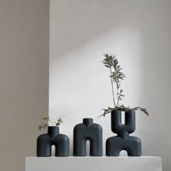 101 COPENHAGEN Cobra Tall Vase -Danish Design Store Cobra Mini Black Ikebana