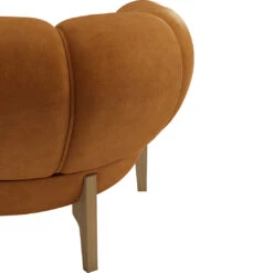 Gubi Croissant 3-Seater Sofa 33 Gubi Croissant 3-Seater Sofa -Danish Design Store Croissant Sofa 3Seater Oak GUBI Camois 1708 ItemNr.10079615 BackDetail