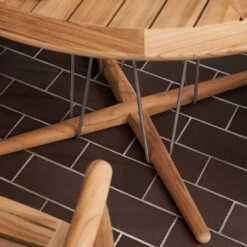 E022 Embrace Outdoor Table 25 E022 Embrace Outdoor Table -Danish Design Store E008 E022 y110 teak untreated stainlesssteel 80100117 8047010 detail