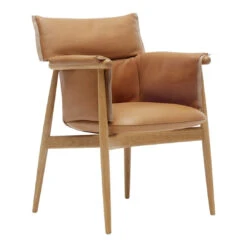 E005 Embrace Chair 24 E005 Embrace Chair -Danish Design Store EOOS E005 oak oil leather sif95 side