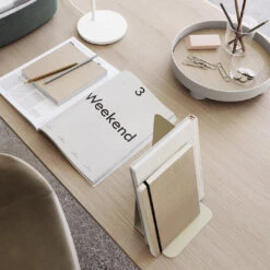 Muuto Compile Bookend -Danish Design Store Fiber base table oak tip restore tray corky platform compile muuto org f813c5d0 bbf9 499e 8023 7ad9f28d29f3