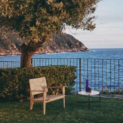 Gubi F-Chair Outdoor Lounge Chair -Danish Design Store Gascoin feed post4 56255176 d859 4ca6 a065 5137c52c064b