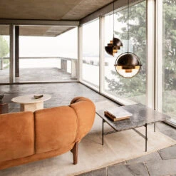 Gubi Croissant 3-Seater Sofa 35 Gubi Croissant 3-Seater Sofa -Danish Design Store Gubi Spring 2021 Lifestyle7