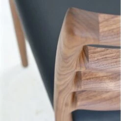 Model 85 Chair 33 Model 85 Chair -Danish Design Store Model 85 Walnut Oil with Black Leather 4