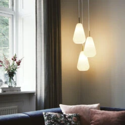 Anoli 3 Chandelier 27 Anoli 3 Chandelier -Danish Design Store Nuura Anoli 3 Opal lifestyle