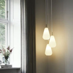 Anoli 3 Chandelier 26 Anoli 3 Chandelier -Danish Design Store Nuura Anoli 3 Opal lifestyle