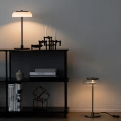 Blossi Table Lamp 39 Blossi Table Lamp -Danish Design Store Nuura Blossi Table Black Blossi Table lifestyle 1