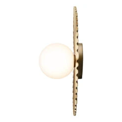 Liila Muuse Wall Light 27 Liila Muuse Wall Light -Danish Design Store Nuura LiilaMuuseMediumNordicGold Opal Packshot 6