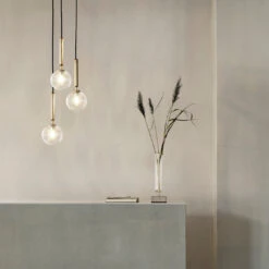 Miira 3 Chandelier -Danish Design Store Nuura Miira 3 Brass Optic Clear lifestyle