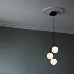 Miira 3 Chandelier -Danish Design Store Nuura Miira 3 Large Opal lifestyle 1