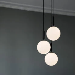 Miira 3 Chandelier -Danish Design Store Nuura Miira 3 Large Opal lifestyle 2