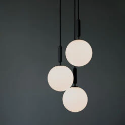 Miira 3 Chandelier -Danish Design Store Nuura Miira 3 Large Opal lifestyle 3