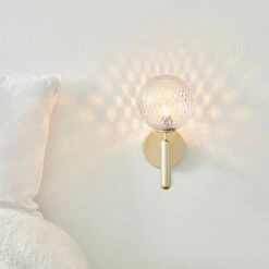 Miira Wall Light -Danish Design Store Nuura lifestyle Miira Wall Brass Optic 1