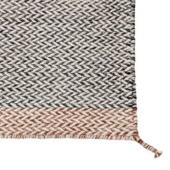 Muuto Ply Rug -Danish Design Store Ply rug black white close med res