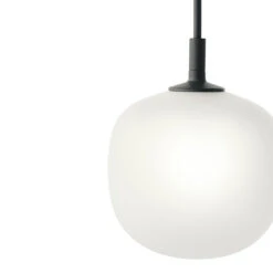 Muuto Rime Pendant Lamp -Danish Design Store Rime pendant 12 black detail Muuto 5000x6667 1