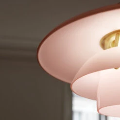 Louis Poulsen PH 3½-3 Glass Pendant 27 Louis Poulsen PH 3½-3 Glass Pendant -Danish Design Store SS22 PH Pale Rose Pendel Detail On 09094