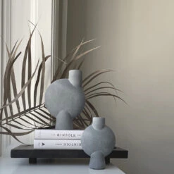 101 COPENHAGEN Oka Tray -Danish Design Store Sphere Vase bubl medio lt grey 1