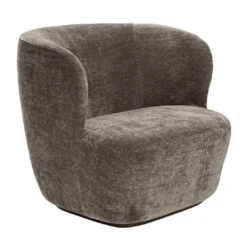 Gubi Stay Lounge Chair - Plinth Base 39 Gubi Stay Lounge Chair - Plinth Base -Danish Design Store Stay LoungeChair 85 Belsuede 014 Angle de6223d4 871b 4b86 9173 9e810c9e5251
